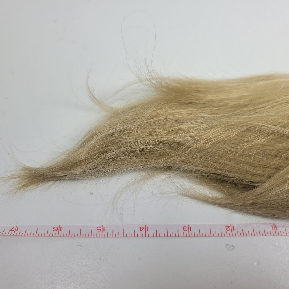 Blonde Women's Pony Tail Clip Hair Extension - Picture 9 of 9